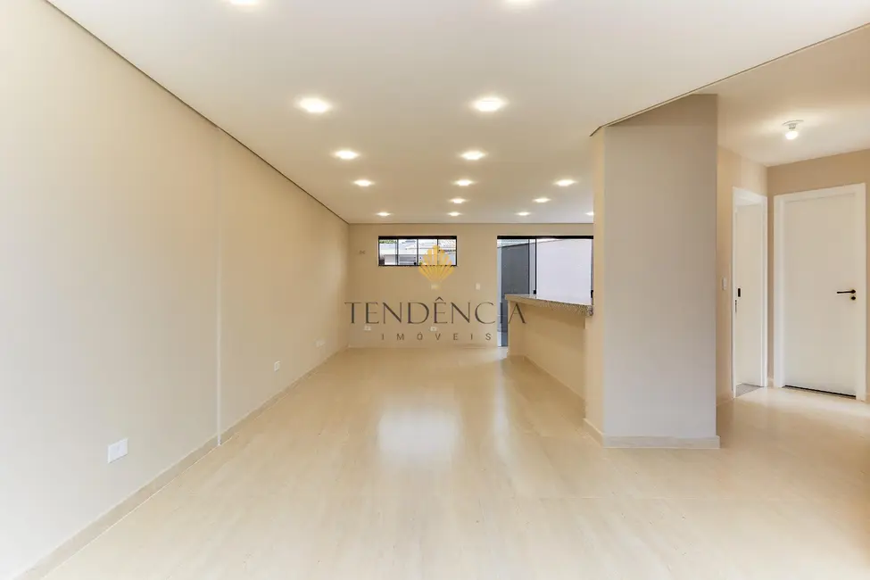 Sobrado com 3 quartos à venda, 178m2 em Centro, Colombo - PR - imagem 5 Foto 5 de Sobrado com 3 quartos à venda, 178m2 em Centro, Colombo - PR