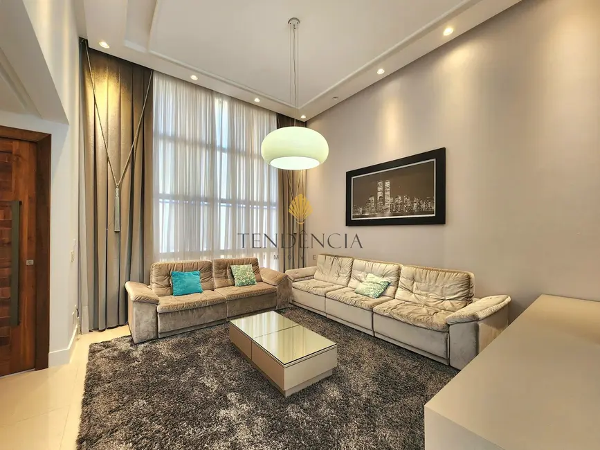 Casa com 4 quartos à venda, 346m2 em Santa Felicidade, Curitiba - PR - imagem 4 Foto 4 de Casa com 4 quartos à venda, 346m2 em Santa Felicidade, Curitiba - PR