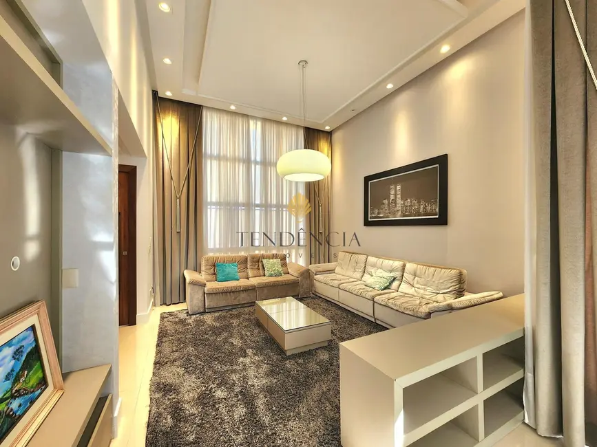 Casa com 4 quartos à venda, 346m2 em Santa Felicidade, Curitiba - PR - imagem 3 Foto 3 de Casa com 4 quartos à venda, 346m2 em Santa Felicidade, Curitiba - PR