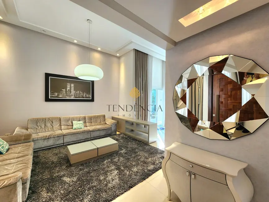 Casa com 4 quartos à venda, 346m2 em Santa Felicidade, Curitiba - PR - imagem 6 Foto 6 de Casa com 4 quartos à venda, 346m2 em Santa Felicidade, Curitiba - PR