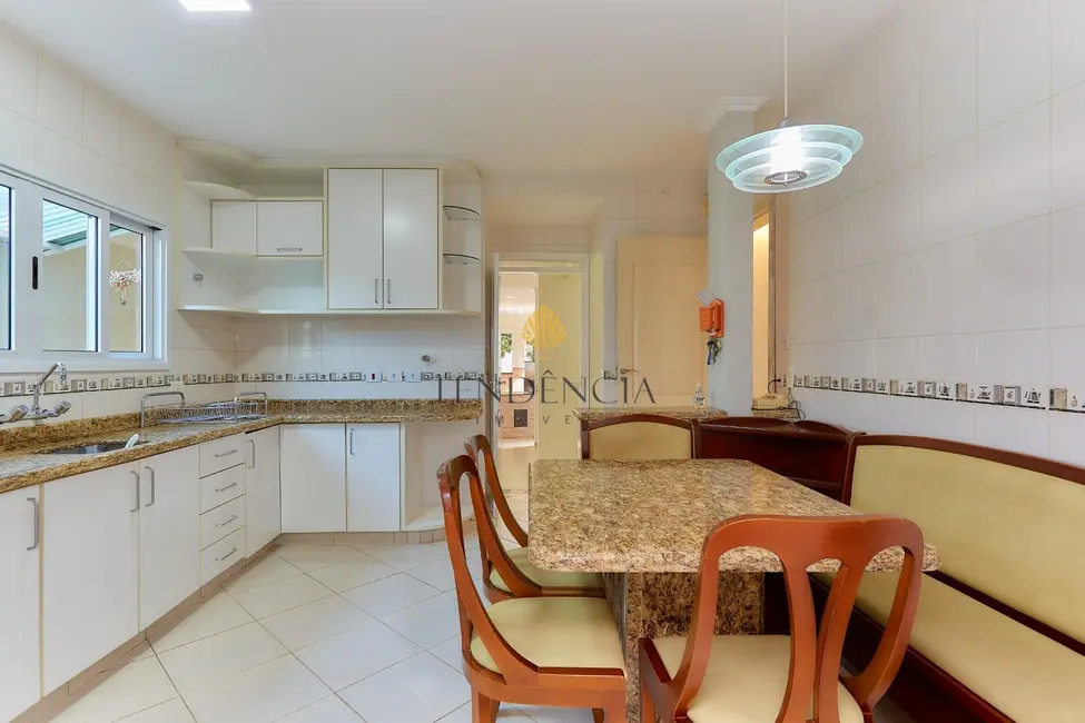 Foto 9 de Sobrado com 4 quartos à venda, 330m2 em São Braz, Curitiba - PR