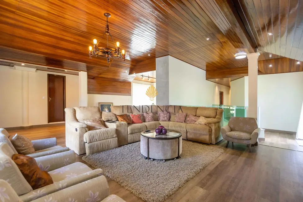 Chácara com 8 quartos à venda, 800m2 em Sao Jose Dos Pinhais - PR - imagem 3 Foto 3 de Chácara com 8 quartos à venda, 800m2 em Sao Jose Dos Pinhais - PR