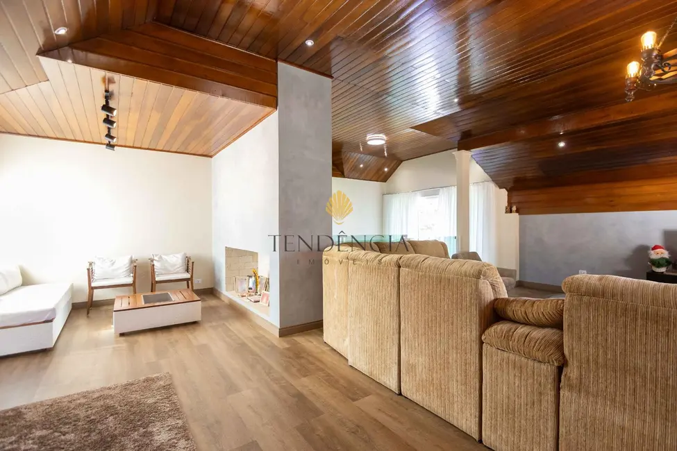 Chácara com 8 quartos à venda, 800m2 em Sao Jose Dos Pinhais - PR - imagem 4 Foto 4 de Chácara com 8 quartos à venda, 800m2 em Sao Jose Dos Pinhais - PR