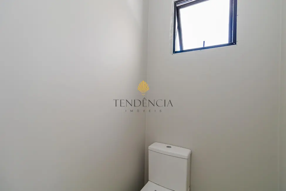 Sobrado com 3 quartos à venda, 135m2 em São Braz, Curitiba - PR - imagem 4 Foto 4 de Sobrado com 3 quartos à venda, 135m2 em São Braz, Curitiba - PR