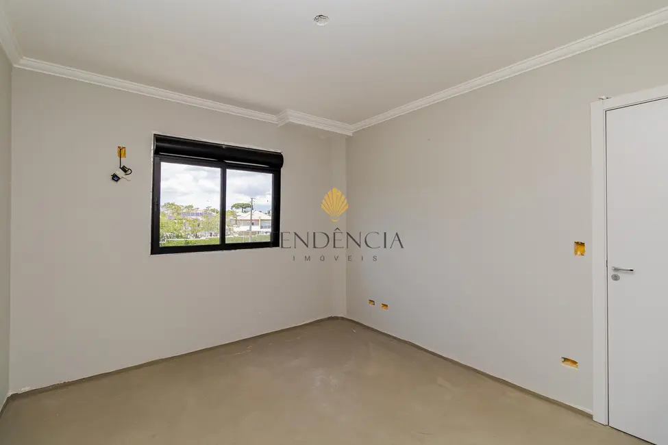 Sobrado com 3 quartos à venda, 135m2 em São Braz, Curitiba - PR - imagem 8 Foto 8 de Sobrado com 3 quartos à venda, 135m2 em São Braz, Curitiba - PR