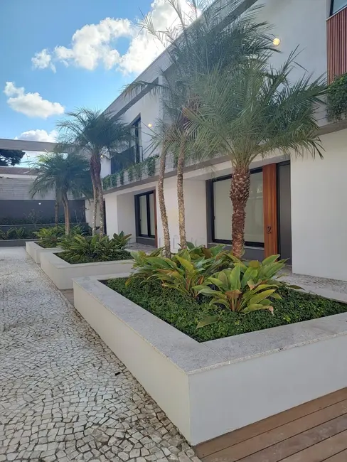 Casa com 3 quartos à venda, 204m2 em Bom Retiro, Curitiba - PR - imagem 3 Foto 3 de Casa com 3 quartos à venda, 204m2 em Bom Retiro, Curitiba - PR