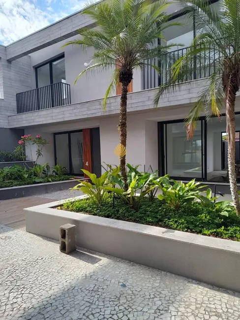 Casa com 3 quartos à venda, 204m2 em Bom Retiro, Curitiba - PR - imagem 1 Foto 1 de Casa com 3 quartos à venda, 204m2 em Bom Retiro, Curitiba - PR