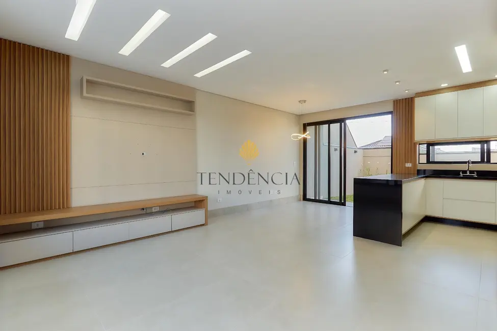 Foto 2 de Casa com 3 quartos à venda, 170m2 em Pinheirinho, Curitiba - PR