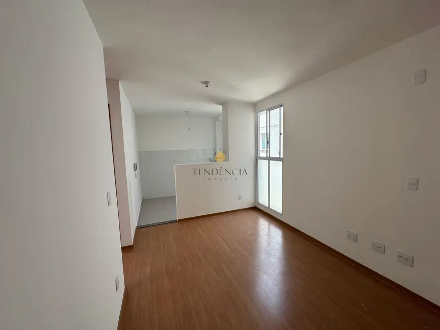 Foto 2 de Apartamento com 2 quartos para alugar, 38m2 em Santa Cândida, Curitiba - PR