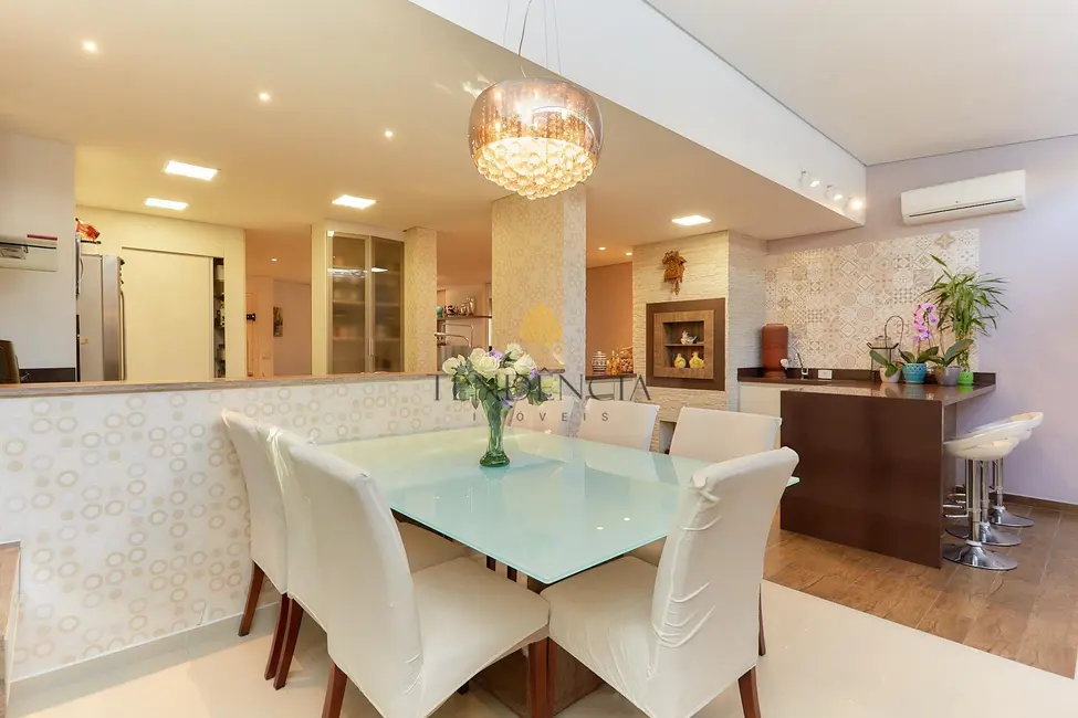 Foto 9 de Sobrado com 4 quartos à venda, 205m2 em Santo Inácio, Curitiba - PR