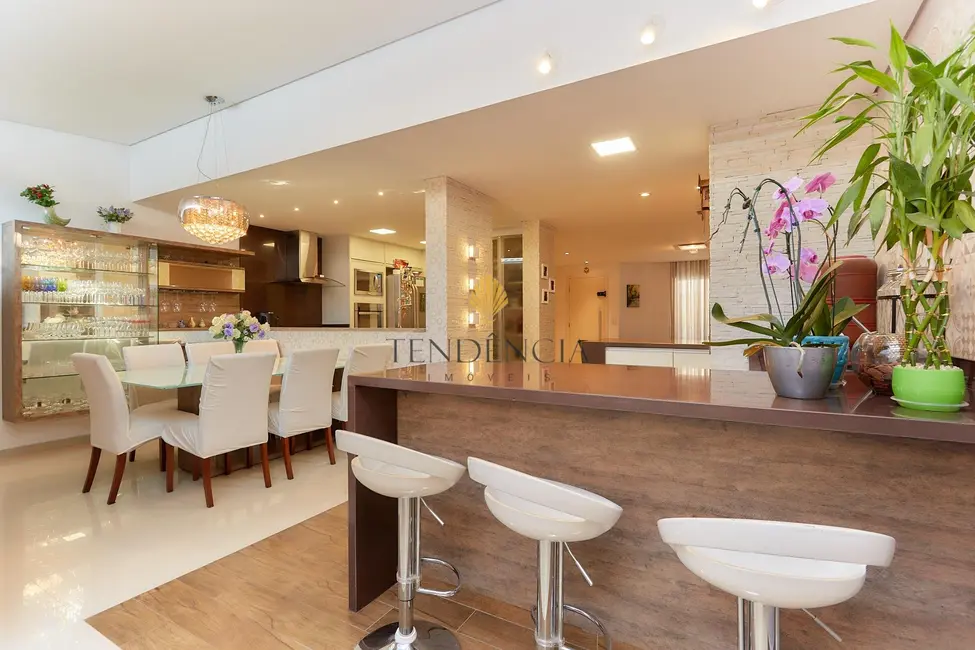 Foto 6 de Sobrado com 4 quartos à venda, 205m2 em Santo Inácio, Curitiba - PR