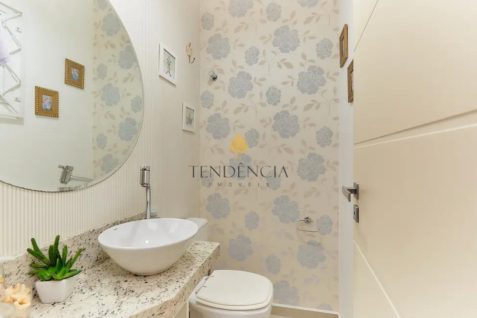 Foto 5 de Sobrado com 4 quartos à venda, 205m2 em Santo Inácio, Curitiba - PR