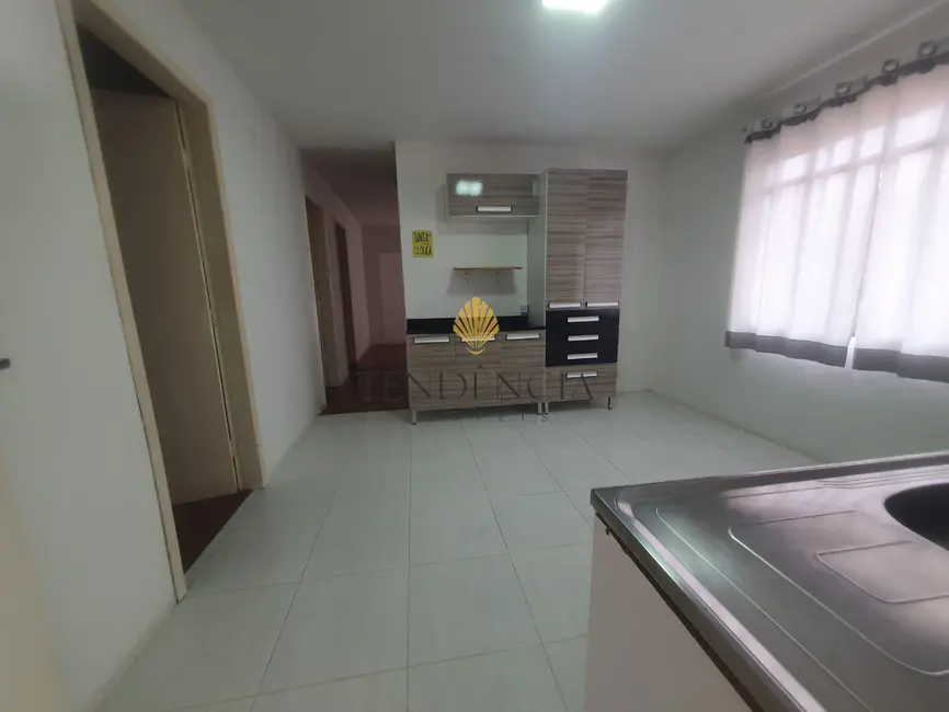 Casa com 3 quartos à venda, 130m2 em São Braz, Curitiba - PR - imagem 3 Foto 3 de Casa com 3 quartos à venda, 130m2 em São Braz, Curitiba - PR