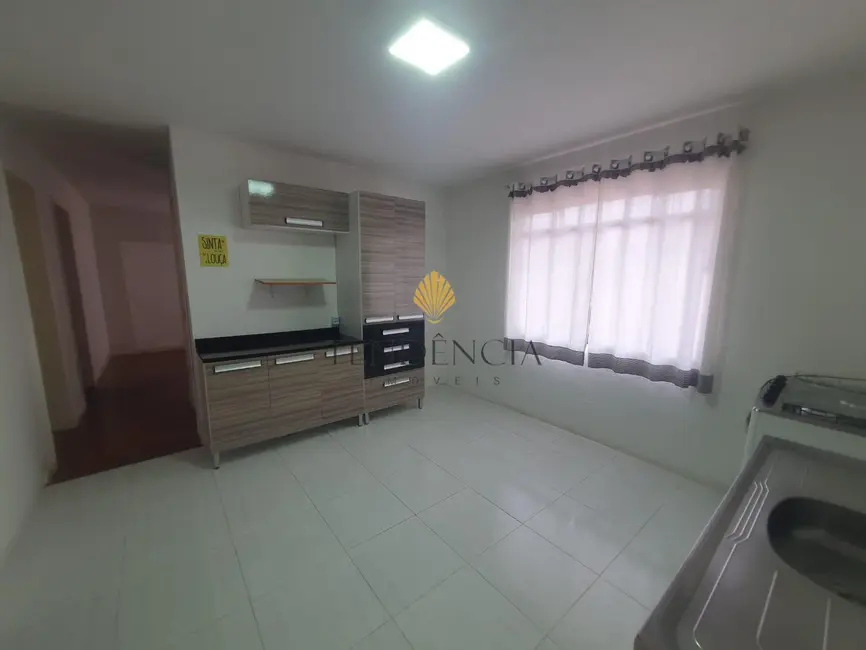 Casa com 3 quartos à venda, 130m2 em São Braz, Curitiba - PR - imagem 2 Foto 2 de Casa com 3 quartos à venda, 130m2 em São Braz, Curitiba - PR