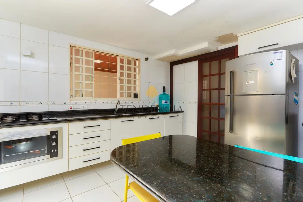 Casa com 5 quartos à venda, 235m2 em Santo Inácio, Curitiba - PR - imagem 9 Foto 9 de Casa com 5 quartos à venda, 235m2 em Santo Inácio, Curitiba - PR