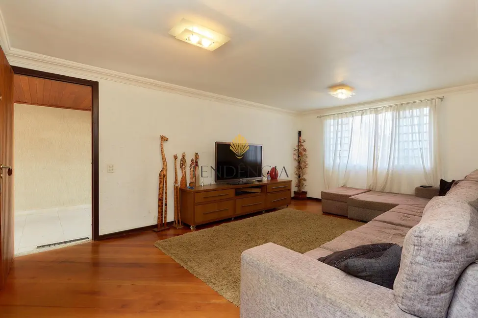 Casa com 5 quartos à venda, 235m2 em Santo Inácio, Curitiba - PR - imagem 5 Foto 5 de Casa com 5 quartos à venda, 235m2 em Santo Inácio, Curitiba - PR
