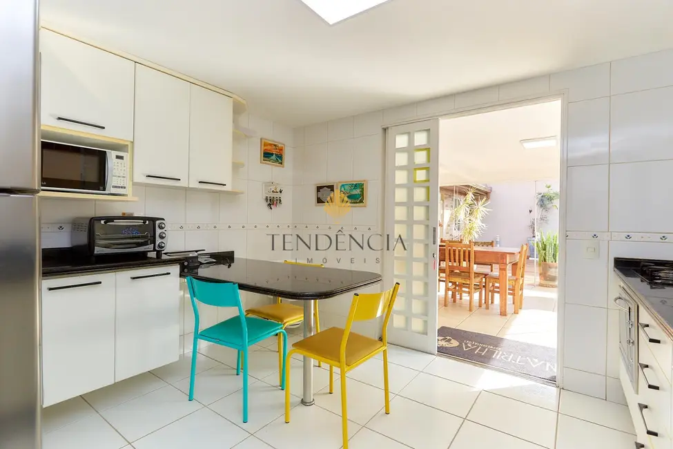 Casa com 5 quartos à venda, 235m2 em Santo Inácio, Curitiba - PR - imagem 8 Foto 8 de Casa com 5 quartos à venda, 235m2 em Santo Inácio, Curitiba - PR