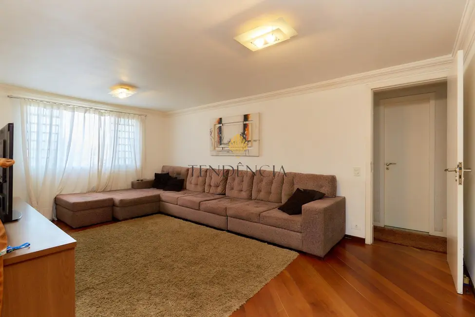 Casa com 5 quartos à venda, 235m2 em Santo Inácio, Curitiba - PR - imagem 6 Foto 6 de Casa com 5 quartos à venda, 235m2 em Santo Inácio, Curitiba - PR