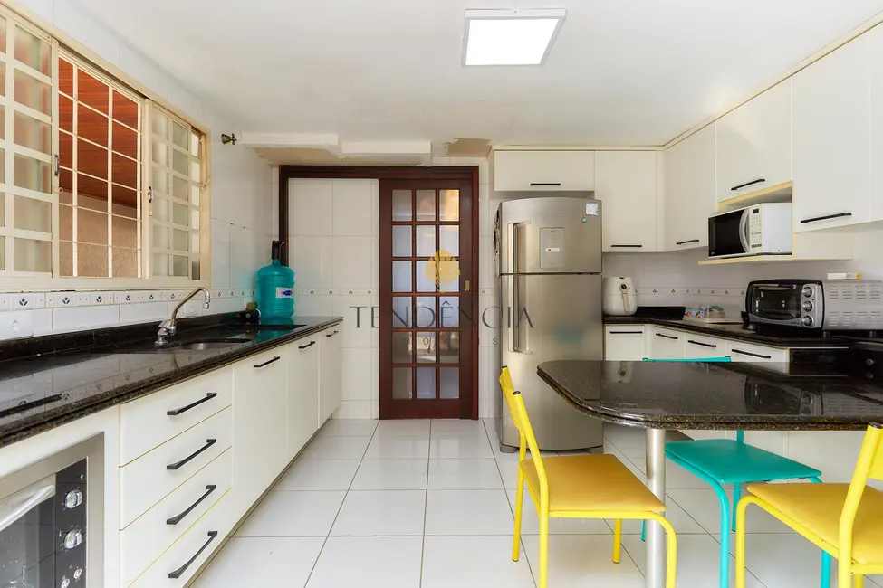 Casa com 5 quartos à venda, 235m2 em Santo Inácio, Curitiba - PR - imagem 7 Foto 7 de Casa com 5 quartos à venda, 235m2 em Santo Inácio, Curitiba - PR