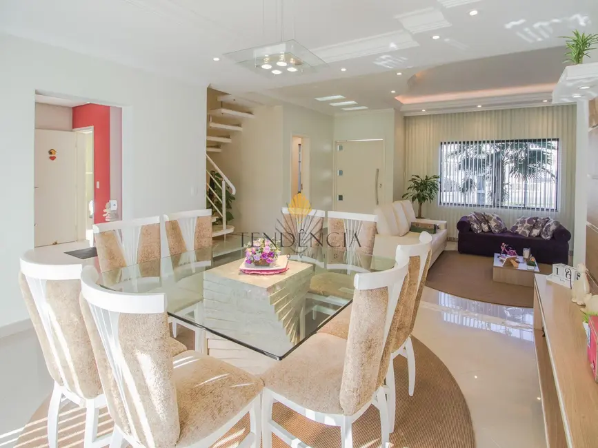 Foto 2 de Casa com 3 quartos para alugar, 305m2 em Pinheirinho, Curitiba - PR