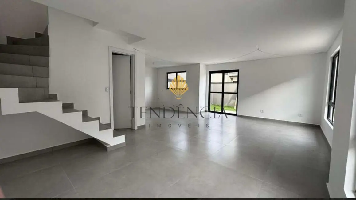 Foto 2 de Sobrado com 3 quartos à venda, 100m2 em Xaxim, Curitiba - PR