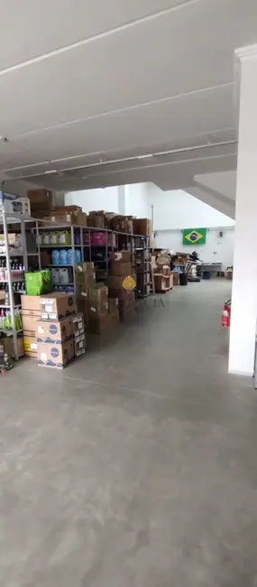 Armazém / Galpão à venda, 300m2 em Capão Raso, Curitiba - PR - imagem 3 Foto 3 de Armazém / Galpão à venda, 300m2 em Capão Raso, Curitiba - PR