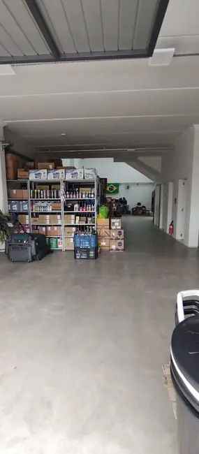 Foto 2 de Armazém / Galpão à venda, 300m2 em Capão Raso, Curitiba - PR