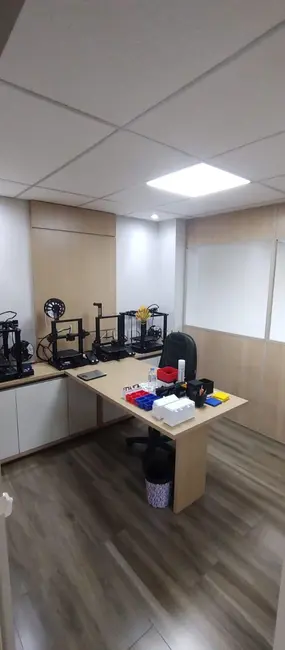 Armazém / Galpão à venda, 300m2 em Capão Raso, Curitiba - PR - imagem 8 Foto 8 de Armazém / Galpão à venda, 300m2 em Capão Raso, Curitiba - PR