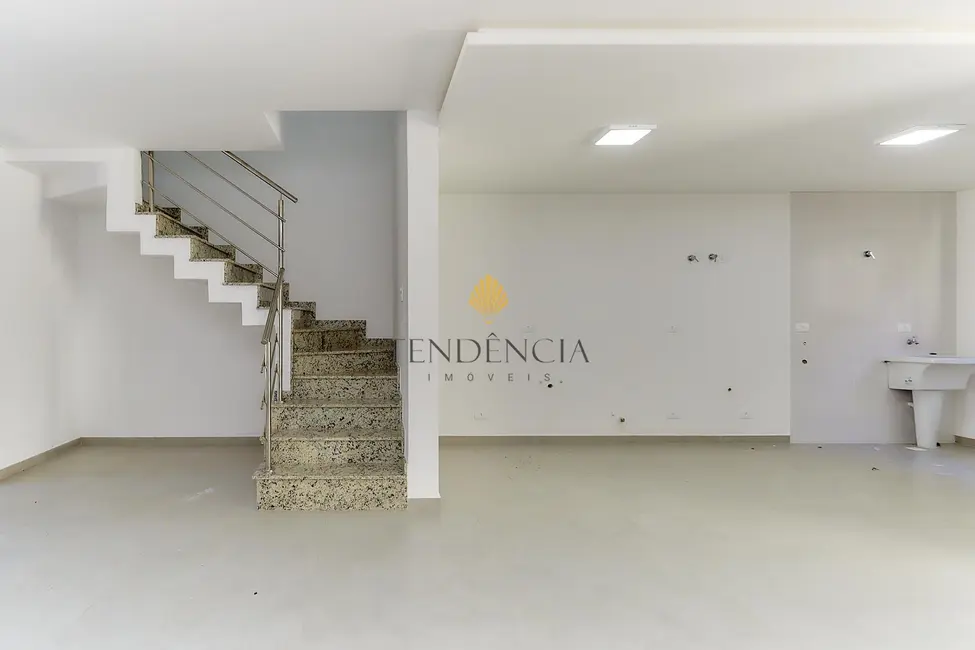 Sobrado com 3 quartos à venda, 108m2 em Boqueirão, Curitiba - PR - imagem 4 Foto 4 de Sobrado com 3 quartos à venda, 108m2 em Boqueirão, Curitiba - PR