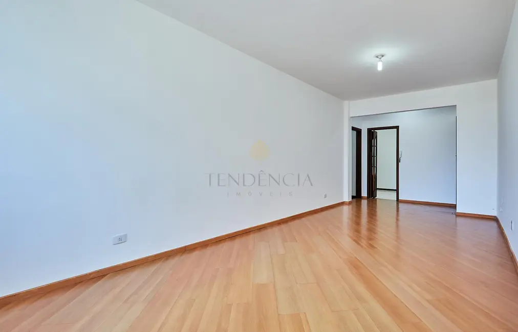 Apartamento com 2 quartos para alugar, 74m2 em Rebouças, Curitiba - PR - imagem 3 Foto 3 de Apartamento com 2 quartos para alugar, 74m2 em Rebouças, Curitiba - PR
