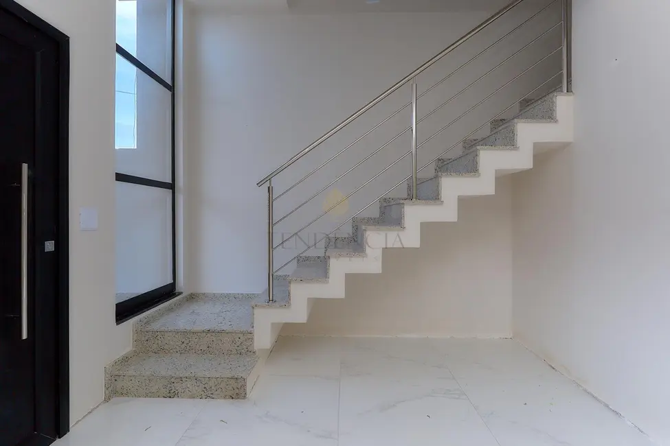 Foto 2 de Sobrado com 3 quartos à venda, 112m2 em Pinheirinho, Curitiba - PR