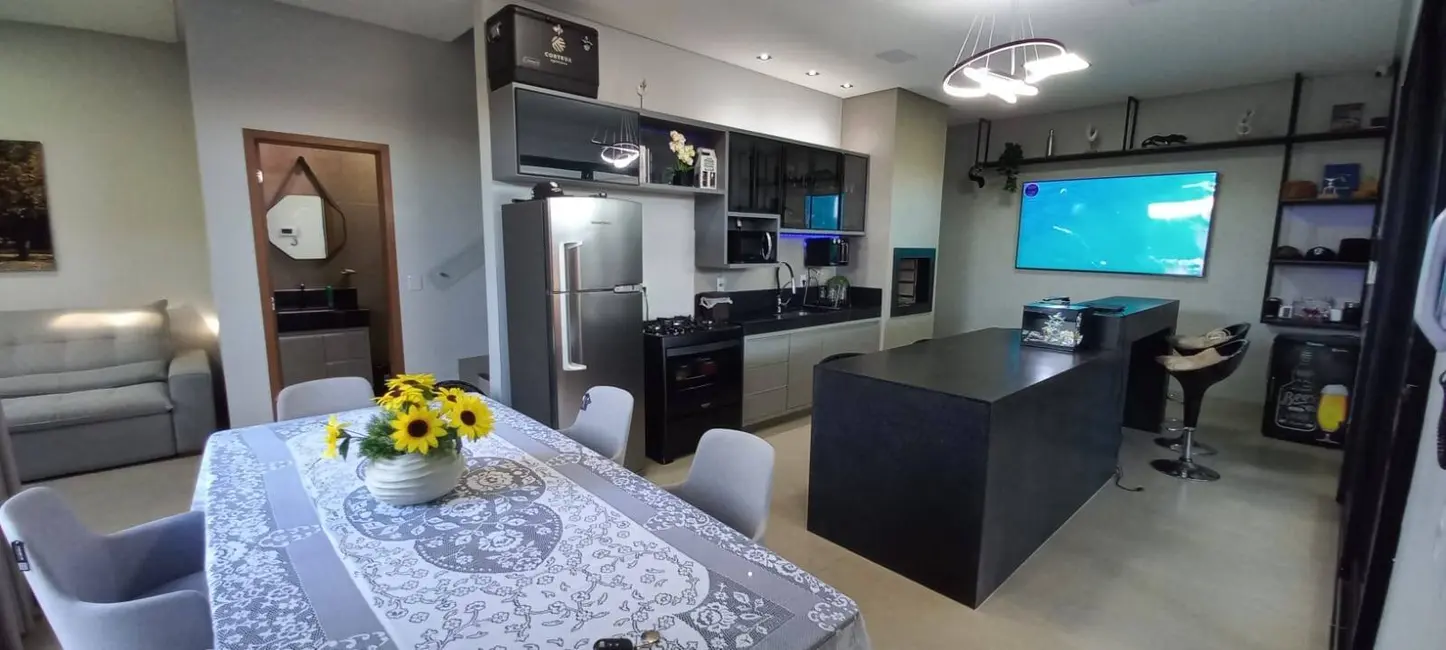 Casa com 3 quartos à venda, 150m2 em Residencial Interlagos, Rio Verde - GO - imagem 2 Foto 2 de Casa com 3 quartos à venda, 150m2 em Residencial Interlagos, Rio Verde - GO