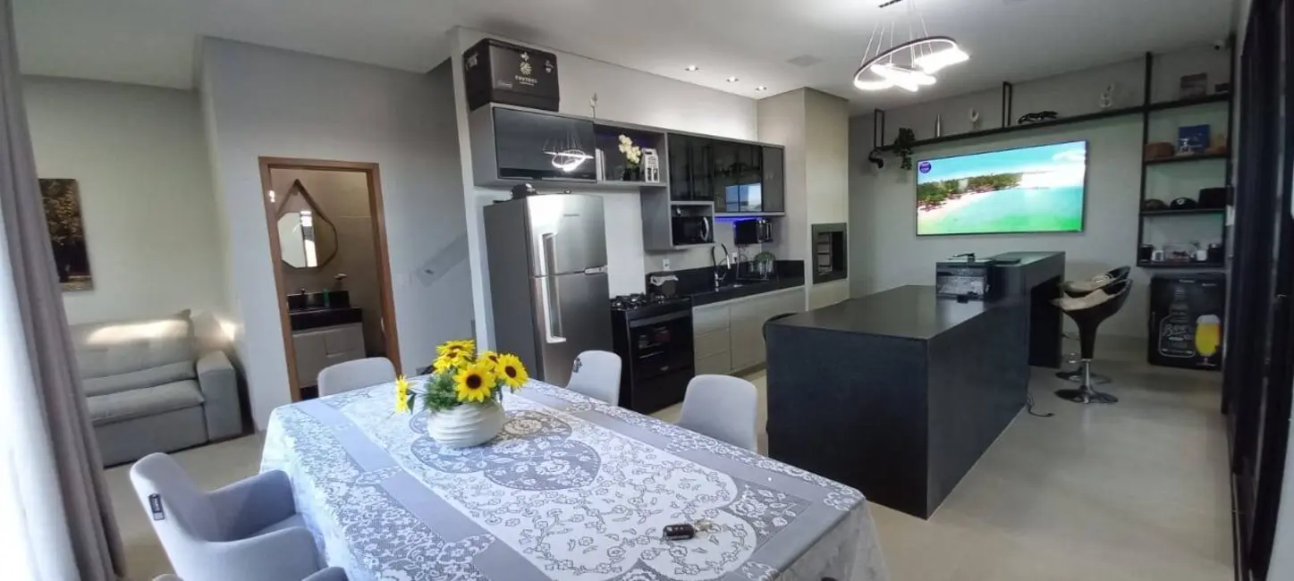 Casa com 3 quartos à venda, 150m2 em Residencial Interlagos, Rio Verde - GO - imagem 3 Foto 3 de Casa com 3 quartos à venda, 150m2 em Residencial Interlagos, Rio Verde - GO