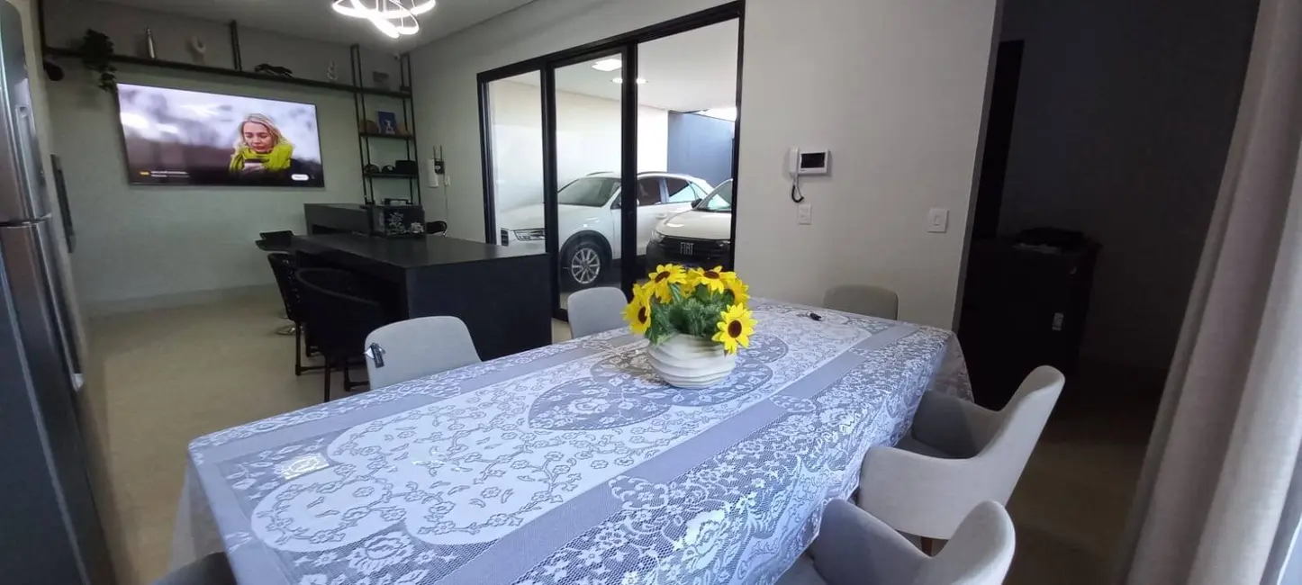 Casa com 3 quartos à venda, 150m2 em Residencial Interlagos, Rio Verde - GO - imagem 4 Foto 4 de Casa com 3 quartos à venda, 150m2 em Residencial Interlagos, Rio Verde - GO