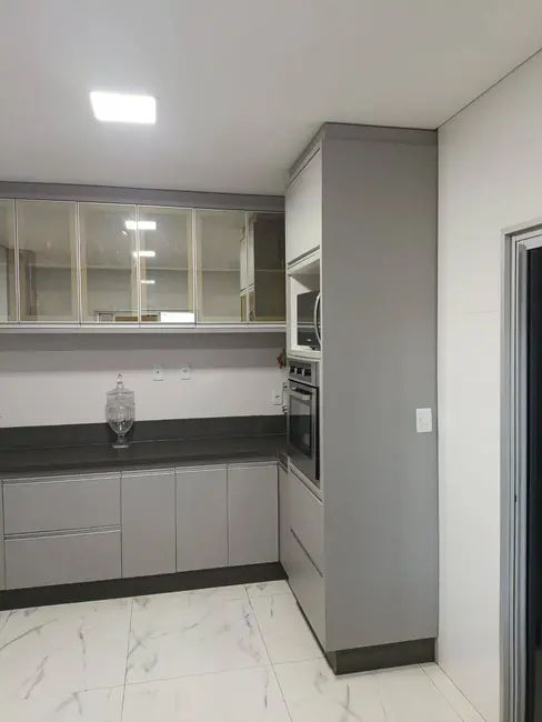 Casa com 4 quartos à venda, 400m2 em Setor Habitacional Vicente Pires, Brasilia - DF - imagem 2 Foto 2 de Casa com 4 quartos à venda, 400m2 em Setor Habitacional Vicente Pires, Brasilia - DF