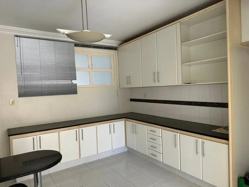 Casa com 5 quartos à venda, 1500m2 em Setor de Habitações Individuais Sul, Brasilia - DF - imagem 3 Foto 3 de Casa com 5 quartos à venda, 1500m2 em Setor de Habitações Individuais Sul, Brasilia - DF