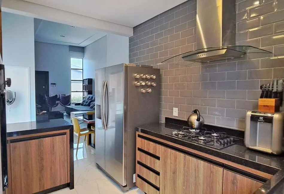 Casa de Condomínio com 3 quartos à venda, 317m2 em Setor Habitacional Arniqueira (Águas Claras), Brasilia - DF - imagem 8 Foto 8 de Casa de Condomínio com 3 quartos à venda, 317m2 em Setor Habitacional Arniqueira (Águas Claras), Brasilia - DF