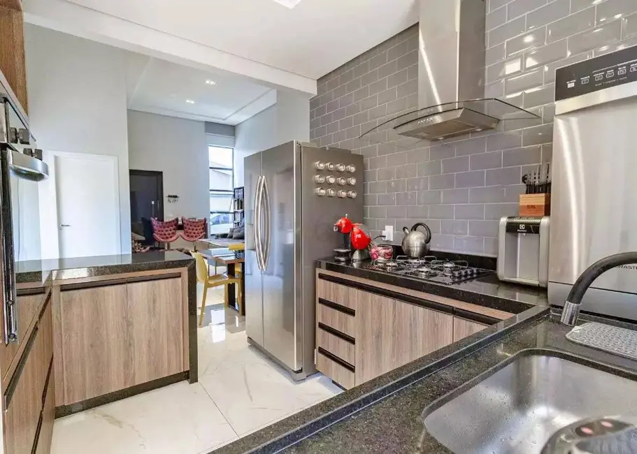 Casa de Condomínio com 3 quartos à venda, 317m2 em Setor Habitacional Arniqueira (Águas Claras), Brasilia - DF - imagem 3 Foto 3 de Casa de Condomínio com 3 quartos à venda, 317m2 em Setor Habitacional Arniqueira (Águas Claras), Brasilia - DF