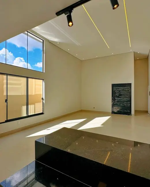 Casa de Condomínio com 3 quartos à venda, 470m2 em Setor Habitacional Vicente Pires, Brasilia - DF - imagem 3 Foto 3 de Casa de Condomínio com 3 quartos à venda, 470m2 em Setor Habitacional Vicente Pires, Brasilia - DF