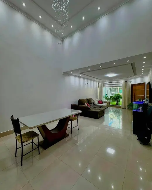 Casa de Condomínio com 4 quartos à venda, 480m2 em Setor Habitacional Vicente Pires, Brasilia - DF - imagem 3 Foto 3 de Casa de Condomínio com 4 quartos à venda, 480m2 em Setor Habitacional Vicente Pires, Brasilia - DF