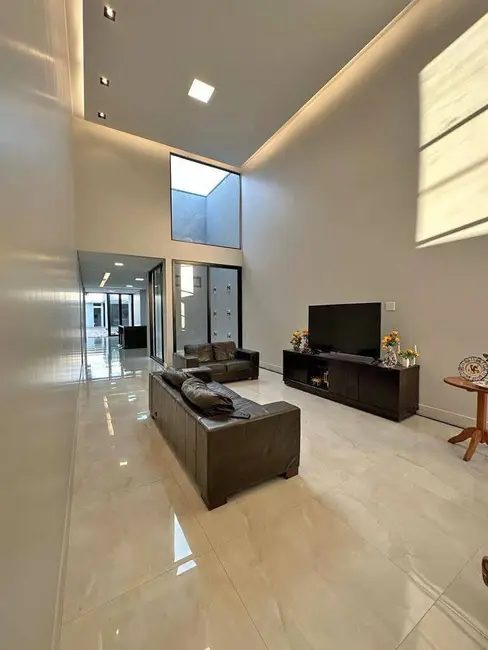 Casa de Condomínio com 4 quartos à venda, 480m2 em Setor Habitacional Vicente Pires, Brasilia - DF - imagem 3 Foto 3 de Casa de Condomínio com 4 quartos à venda, 480m2 em Setor Habitacional Vicente Pires, Brasilia - DF