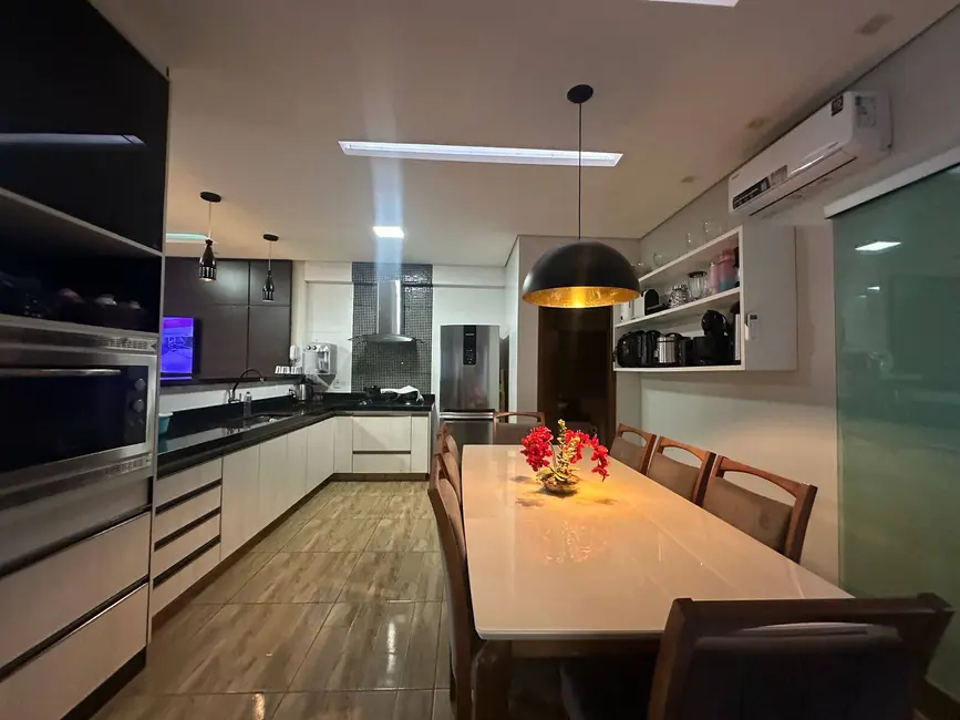 Casa de Condomínio com 3 quartos à venda, 400m2 em Setor Habitacional Vicente Pires, Brasilia - DF - imagem 4 Foto 4 de Casa de Condomínio com 3 quartos à venda, 400m2 em Setor Habitacional Vicente Pires, Brasilia - DF