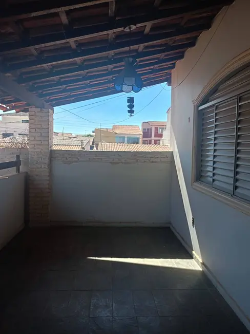 Sobrado com 5 quartos à venda, 210m2 em Guará II, Brasilia - DF - imagem 8 Foto 8 de Sobrado com 5 quartos à venda, 210m2 em Guará II, Brasilia - DF