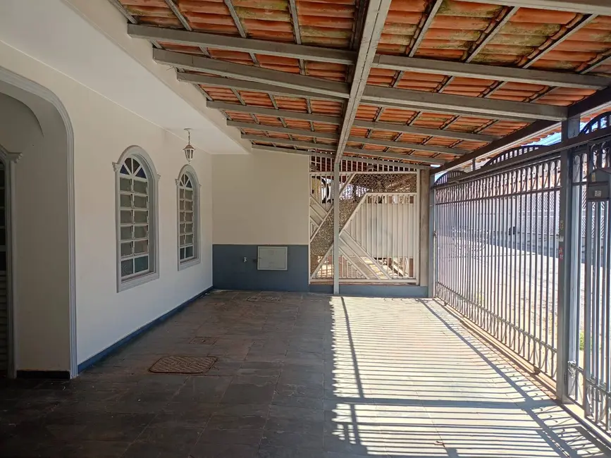 Foto 1 de Sobrado com 5 quartos à venda, 210m2 em Guará II, Brasilia - DF