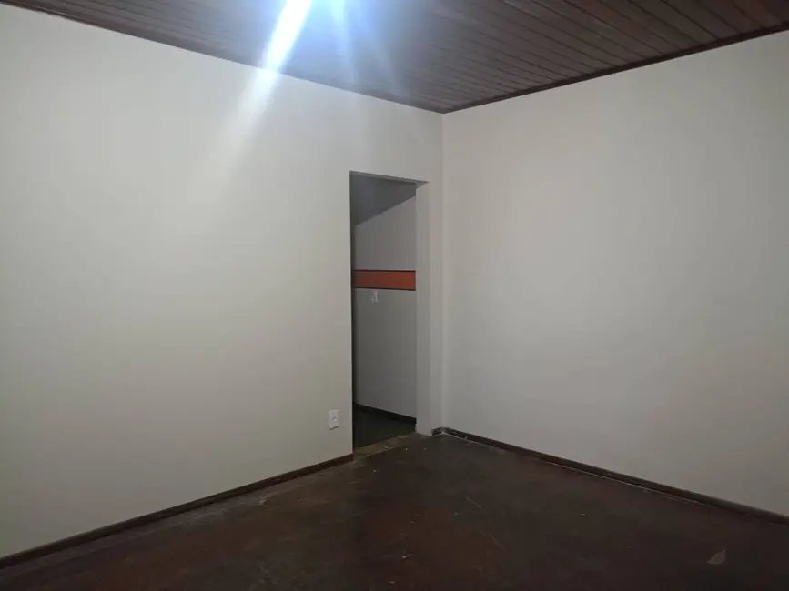 Sobrado com 5 quartos à venda, 210m2 em Guará II, Brasilia - DF - imagem 5 Foto 5 de Sobrado com 5 quartos à venda, 210m2 em Guará II, Brasilia - DF