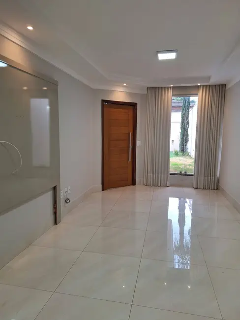 Casa com 3 quartos à venda, 450m2 em Setor Habitacional Vicente Pires, Brasilia - DF - imagem 6 Foto 6 de Casa com 3 quartos à venda, 450m2 em Setor Habitacional Vicente Pires, Brasilia - DF