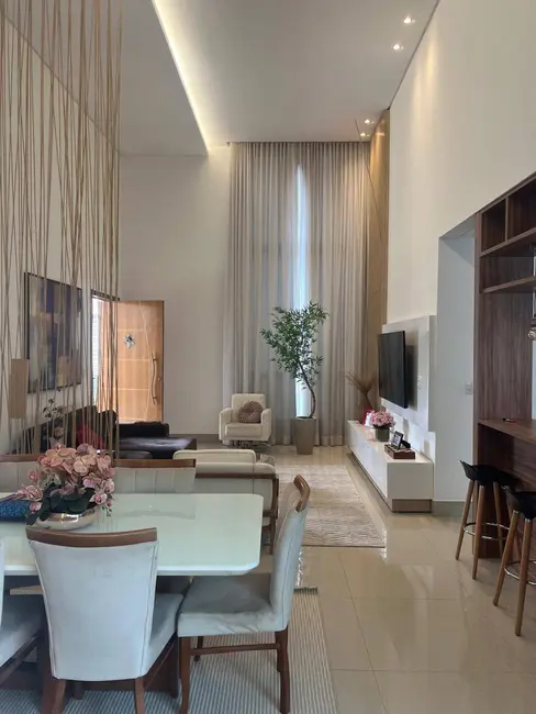 Casa com 3 quartos à venda, 250m2 em Setor Habitacional Vicente Pires, Brasilia - DF - imagem 3 Foto 3 de Casa com 3 quartos à venda, 250m2 em Setor Habitacional Vicente Pires, Brasilia - DF