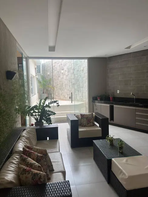 Casa com 3 quartos à venda, 250m2 em Setor Habitacional Vicente Pires, Brasilia - DF - imagem 4 Foto 4 de Casa com 3 quartos à venda, 250m2 em Setor Habitacional Vicente Pires, Brasilia - DF