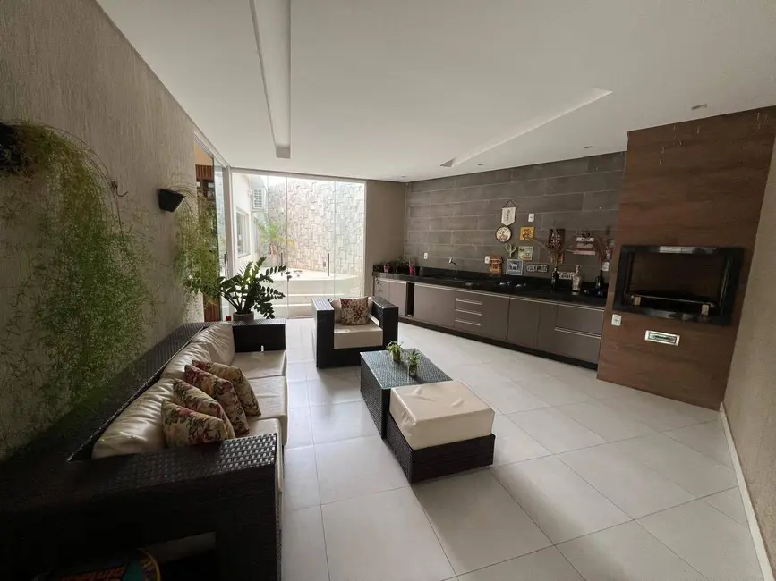 Casa com 3 quartos à venda, 250m2 em Setor Habitacional Vicente Pires, Brasilia - DF - imagem 6 Foto 6 de Casa com 3 quartos à venda, 250m2 em Setor Habitacional Vicente Pires, Brasilia - DF