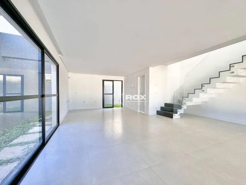 Casa de Condomínio com 3 quartos à venda, 136m2 em Santa Cândida, Curitiba - PR - imagem 4 Foto 4 de Casa de Condomínio com 3 quartos à venda, 136m2 em Santa Cândida, Curitiba - PR